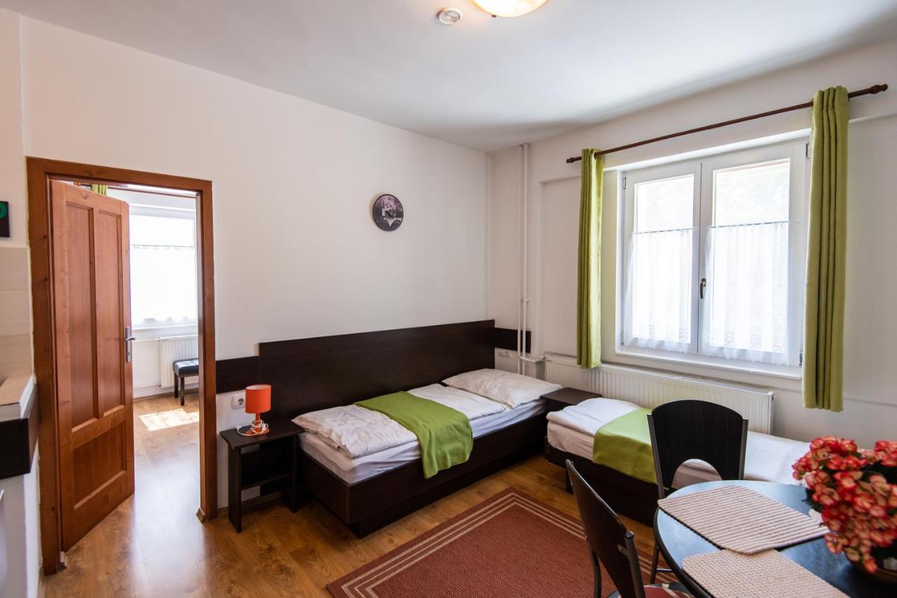 Hello Apartmanhaz Шопрон Экстерьер фото