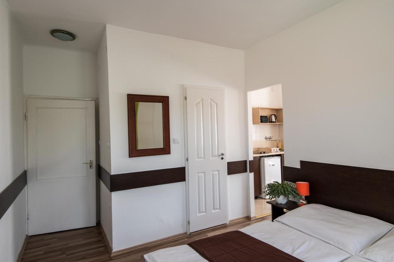Hello Apartmanhaz Шопрон Экстерьер фото