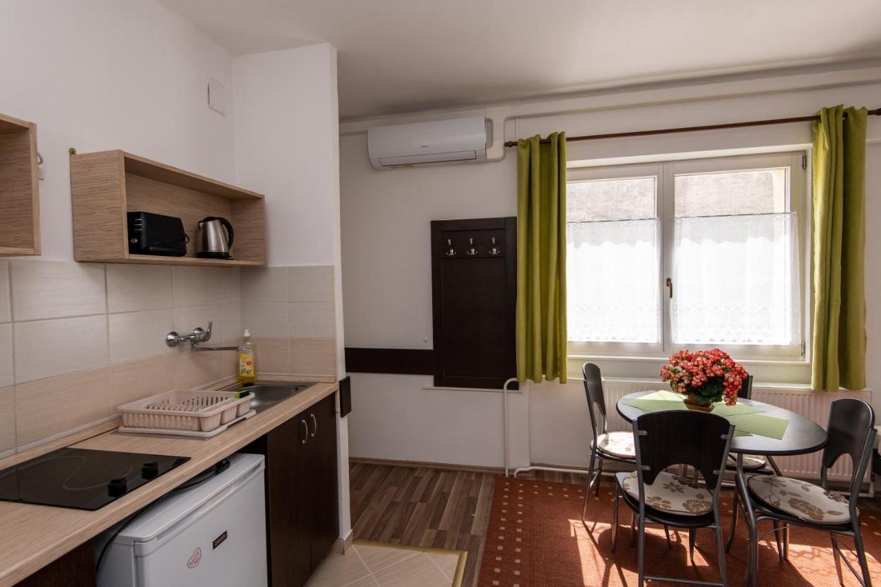 Hello Apartmanhaz Шопрон Экстерьер фото