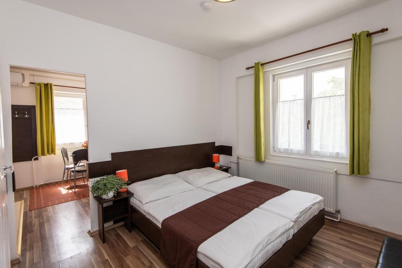 Hello Apartmanhaz Шопрон Экстерьер фото