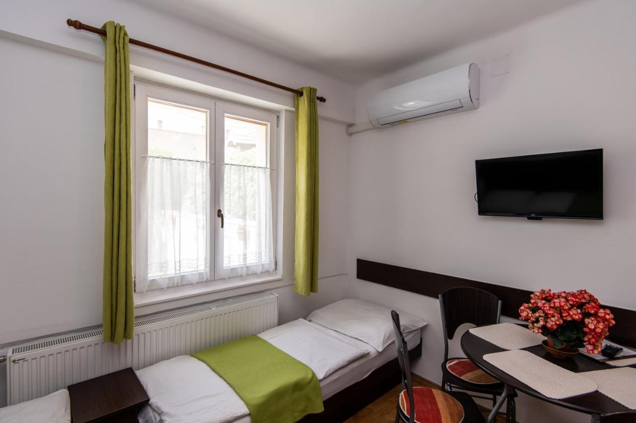 Hello Apartmanhaz Шопрон Экстерьер фото