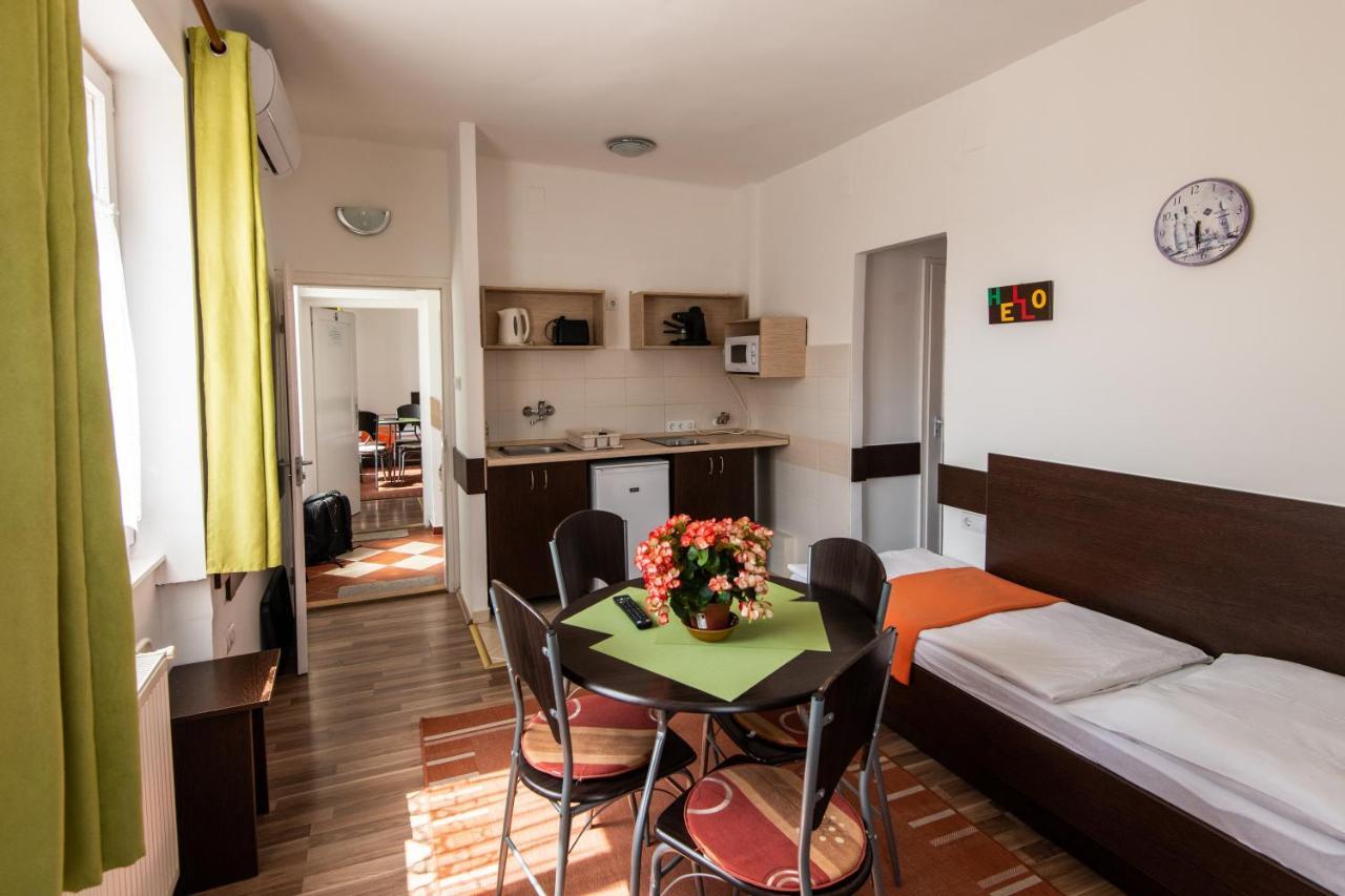 Hello Apartmanhaz Шопрон Экстерьер фото